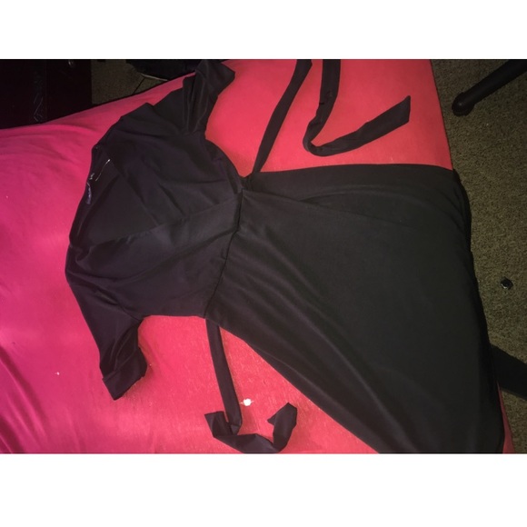 Dresses - Picture 6 of 7